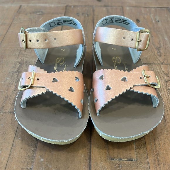 Salt Water Sun-San sweetheart metallic leather buckle sandals kids size 7 - Picture 2 of 7